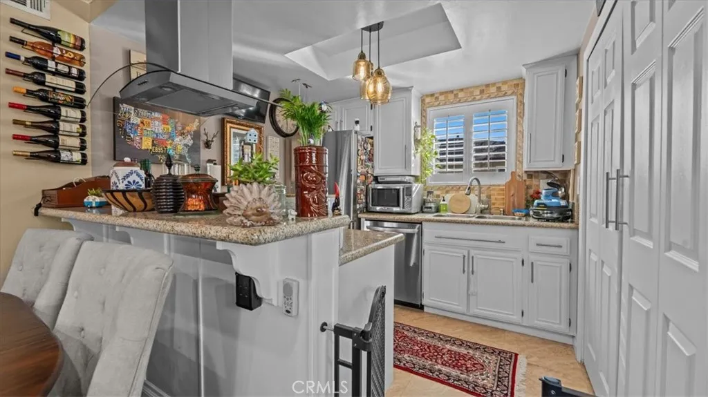 1149 W Calle De La Luna 1, Azusa, California 91702 home-pic-10